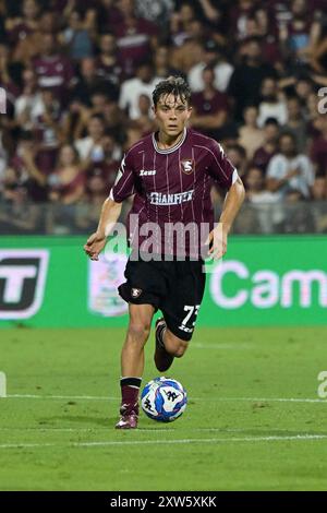 Salerne, Italie. 17 août 2024. Lorenzo Amatucci de l'US Salernitana en action lors du match de Serie BKT entre l'US Salernitana et L'AS Cittadella au Stadio Arechi, Salerne, Italie, le 17 août 2024. Crédit : Nicola Ianuale/Alamy Live News Banque D'Images