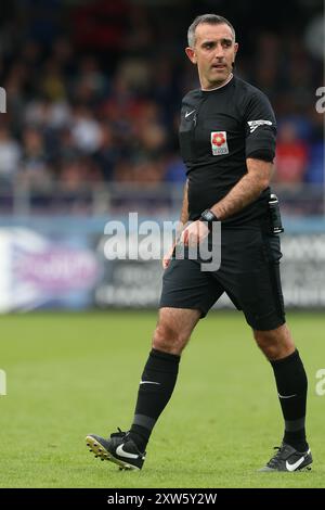 L'arbitre Paul Marsden lors du match de la Ligue nationale Vanarama entre Hartlepool United et Southend United au Victoria Park, Hartlepool le samedi 17 août 2024. (Photo : Mark Fletcher | mi News) crédit : MI News & Sport /Alamy Live News Banque D'Images