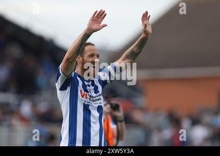 Tom Parkes de Hartlepool United célèbre après leur match nul de 0-0 en dutrant le match de la Ligue nationale de Vanarama entre Hartlepool United et Southend United au Victoria Park, Hartlepool le samedi 17 août 2024. (Photo : Mark Fletcher | mi News) crédit : MI News & Sport /Alamy Live News Banque D'Images