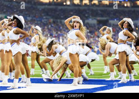 17 août 2024 : les Indianapolis Colts Cheerleaders jouent lors d'un match de pré-saison de la NFL contre les Arizona Cardinals au Lucas Oil Stadium à Indianapolis, Indiana. John Mersits/CSM. Banque D'Images