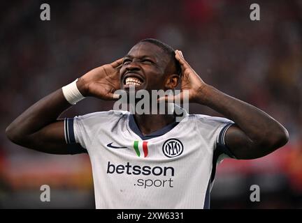 Gênes, Italie. 17 août 2024. Marcus Thuram de l'Inter Milan célèbre son deuxième but lors d'un match de Serie A entre Gênes et l'Inter Milan à Gênes, Italie, le 17 août 2024. Crédit : Augusto Casasoli/Xinhua/Alamy Live News Banque D'Images