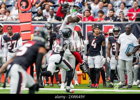 17 août 2024 : le receveur des Giants de New York, Malik Nabers (9 ans), fait une prise tout en étant défendu par la sécurité des Texans de Houston Jimmie Ward (20 ans) lors d'un match de pré-saison entre les Giants de New York et les Texans de Houston à Houston, Texas. Trask Smith/CSM Banque D'Images