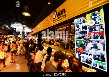 El Quim de la Boqueria Tapas Bar au Mercat de la Boqueria à Barcelone, Espagne. Banque D'Images