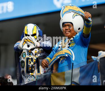 17 août 2024 les fans des Los Angeles Chargers lors du match de pré-saison de la NFL contre les Rams de Los Angeles à Inglewood, en Californie. Crédit photo obligatoire : Charles Baus/CSM Banque D'Images