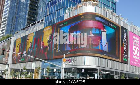 Los Angeles, Californie, USA 14 août 2024 Steve Martin, Selena Gomez et Martin Short seulement meurtres dans le bâtiment Billboard sur Figueroa Street le 14 août 2024 à Los Angeles, Californie, USA. Photo de Barry King/Alamy Stock photo Banque D'Images