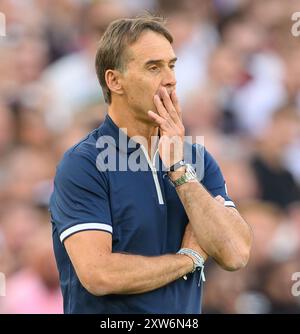 Londres, Royaume-Uni. 17 août 2024 - West Ham United v Aston Villa - premier League - London Stadium. Julen Lopetegui, directeur de West Ham. Crédit photo : Mark pain / Alamy Live News Banque D'Images