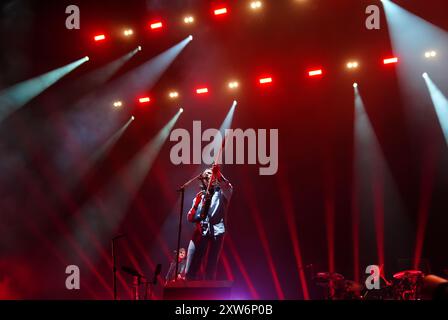 Gary Lightbody de la Snow Patrol se produisant au 10e anniversaire du Hardwick Live Festival à Sedgefield, dans le comté de Durham. Date de la photo : samedi 17 août 2024. Banque D'Images