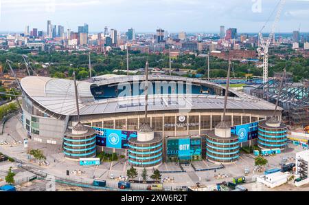 Vue aérienne du stade Etihad (Manchester City FC) montrant la construction d'un nouveau stand d'expansion. Banque D'Images
