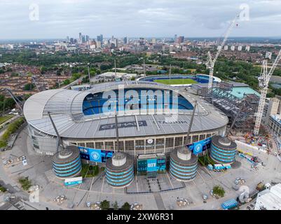 Vue aérienne du stade Etihad (Manchester City FC) montrant la construction d'un nouveau stand d'expansion. Banque D'Images