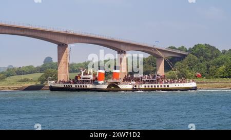 BIDEFORD, DEVON, ANGLETERRE - 31 MAI 2024 : le bateau à aubes Waverley quitte Bideford dans l'estuaire de Torridge. Banque D'Images