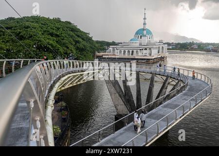 Mosquée indienne (Masjid India) et pont Darul Hana, Kuching, Malaisie Banque D'Images