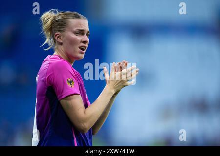 Lyon, France. 06 août 2024. Les joueuses allemandes sont vues après le match de demi-finale des Jeux Olympiques Paris 2024 féminin entre les États-Unis et l'Allemagne au stade de Lyon à Lyon, France. (Foto : Daniela Porcelli/Sports Press photo/C - DÉLAI D'UNE HEURE - ACTIVER FTP UNIQUEMENT SI LES IMAGES ONT MOINS D'UNE HEURE - Alamy) crédit : SPP Sport Press photo. /Alamy Live News Banque D'Images