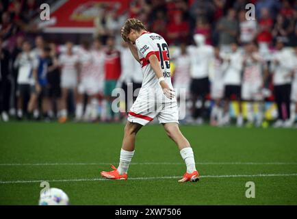 Leverkusen, Allemagne. 18 août 2024. Football, DFL Supercup, finale, Bayer Leverkusen - VfB Stuttgart, BayArena : Frans Krätzig de Stuttgart réagit après avoir manqué un penalty lors du tir de pénalité. Crédit : Bernd Thissen/dpa/Alamy Live News Banque D'Images