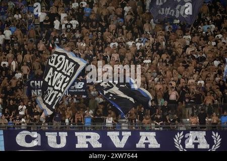 Naples, Italie. 10 août 2024. Supporters de la SSC Napoli lors du match de la Coppa Italia Frecciarossa entre la SSC Napoli et le Modène FC au Stadio Diego Armando Maradona le 10 août 2024 à Naples, Italie crédit : Giuseppe Maffia/Alamy Live News Banque D'Images