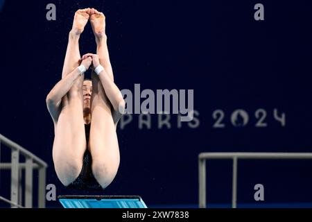 Haruka Enomoto, japonaise, participe au plongeon 3m Springboard Women préliminaire aux Jeux Olympiques de Paris 2024 au Centre aquatique de Paris (France), le 07 août 2024. Banque D'Images