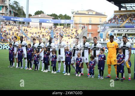 Équipe de Parme lors du match de football Serie A Enilive entre Parme et Fiorentina au stade Ennio Tardini de Parme, samedi 17 août 2024. Sport - Football. (Photo de Gianni Santandrea/LaPresse) Banque D'Images