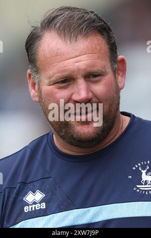 Darren Sarll, entraîneur de Hartlepool, lors du match de Vanarama National League entre Hartlepool United et Southend United à Victoria Park, Hartlepool, samedi 17 août 2024. (Photo : Mark Fletcher | mi News) Banque D'Images