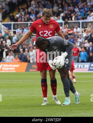 Ollie Kensdale et Collin Andeng NDI de Southend United lors du match de Vanarama National League entre Hartlepool United et Southend United au Victoria Park, Hartlepool, samedi 17 août 2024. (Photo : Mark Fletcher | mi News) Banque D'Images