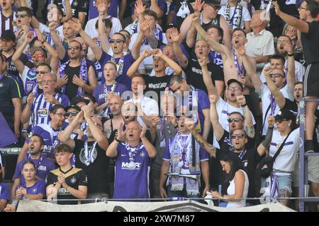 Fans des FC Erzgebirge Aue. FC Erzgebirge Aue v. Borussia Moenchengladbach, Fussball, DFB-Pokal, 1. Runde, saison 2024/2025, 17.08.2024 LES RÈGLEMENTS DFB/DFL INTERDISENT TOUTE UTILISATION DE PHOTOGRAPHIES COMME SÉQUENCES D'IMAGES ET/OU QUASI-VIDÉO Foto : Eibner-Pressefoto/Bert Harzer Banque D'Images