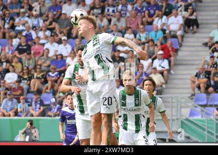 Luca Netz (Borussia Moenchengladbach) Mitte, beim Kopfball. FC Erzgebirge Aue v. Borussia Moenchengladbach, Fussball, DFB-Pokal, 1. Runde, saison 2024/2025, 17.08.2024 LES RÈGLEMENTS DFB/DFL INTERDISENT TOUTE UTILISATION DE PHOTOGRAPHIES COMME SÉQUENCES D'IMAGES ET/OU QUASI-VIDÉO Foto : Eibner-Pressefoto/Bert Harzer Banque D'Images