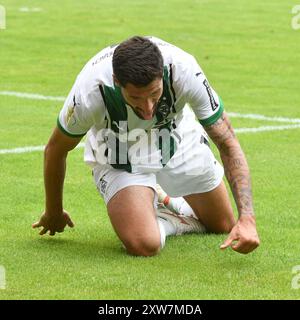 Tim Kleindienst (Borussia Moenchengladbach) am Boden. FC Erzgebirge Aue v. Borussia Moenchengladbach, Fussball, DFB-Pokal, 1. Runde, saison 2024/2025, 17.08.2024 LES RÈGLEMENTS DFB/DFL INTERDISENT TOUTE UTILISATION DE PHOTOGRAPHIES COMME SÉQUENCES D'IMAGES ET/OU QUASI-VIDÉO Foto : Eibner-Pressefoto/Bert Harzer Banque D'Images