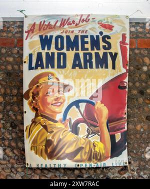 Armée terrestre féminine  Dig for Victory affiches de propagande en temps de guerre Banque D'Images