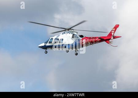 QinetiQ - AgustaWestland AW109, arrivée à la RAF Fairford pour participer à l'exposition statique au Royal International Air Tattoo 2024. Banque D'Images