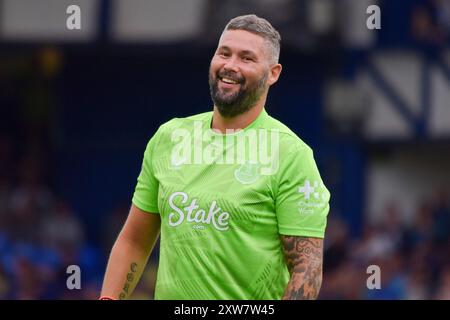 Tony Bellew participe à un défi de mi-temps lors du match Everton FC contre Brighton & Hove Albion FC English premier League à Goodison Park, Liverpool, Angleterre, Royaume-Uni le 17 août 2024 Banque D'Images