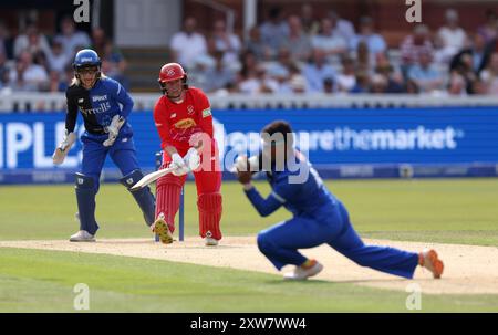 Deepti Sharma de London Spirit retire les Georgia Elwiss de Welsh Fire capturés et disputés lors de la finale des cent femmes à Lord's, Londres. Date de la photo : dimanche 18 août 2024. Banque D'Images