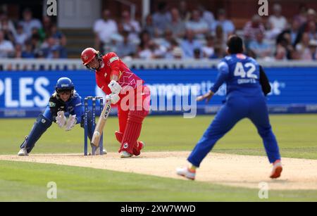 Deepti Sharma de London Spirit retire les Georgia Elwiss de Welsh Fire capturés et disputés lors de la finale des cent femmes à Lord's, Londres. Date de la photo : dimanche 18 août 2024. Banque D'Images
