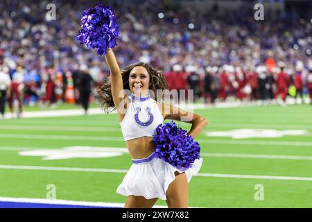 17 août 2024 : les Indianapolis Colts Cheerleader jouent lors d'un match de pré-saison de la NFL contre les Arizona Cardinals au Lucas Oil Stadium à Indianapolis, Indiana. John Mersits/CSM. Banque D'Images