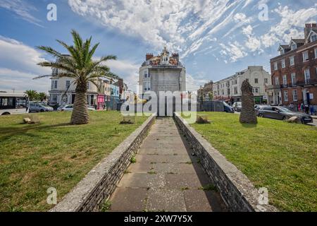 Statue du roi George III pour commémorer son jubilé d'or, sur le front de mer à Weymouth, Dorset, Royaume-Uni, le 16 août 2024 Banque D'Images