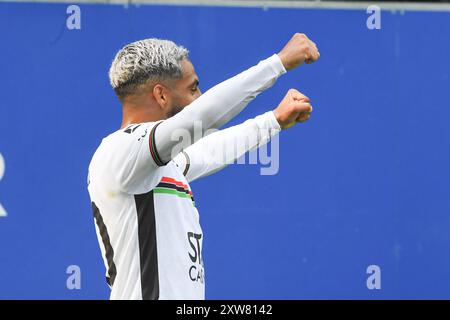 Youssef Maziz de l'OHL célèbre après avoir marqué lors d'un match de football entre OH Louvain et cercle Bruges, dimanche 18 août 2024 à Louvain, au quatrième jour de la saison 2024-2025 de la première division du championnat belge 'Jupiler Pro League'. BELGA PHOTO JILL DELSAUX Banque D'Images