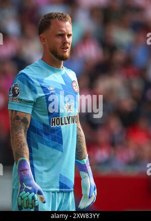 Mark Flekken de Brentford lors du match de premier League Brentford vs Crystal Palace au Gtech Community Stadium, Londres, Royaume-Uni, le 18 août 2024 (photo par Gareth Evans/News images) Banque D'Images