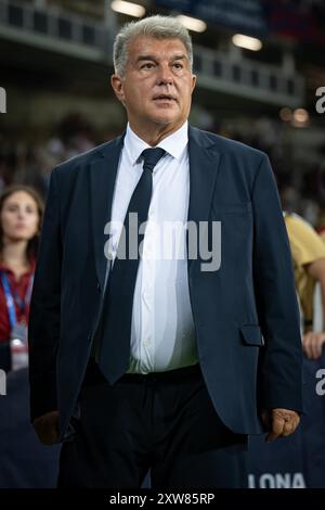 Le président du FC Barcelone Joan Laporta vu lors d'un match du Trophée Joan Gamper entre le FC Barcelone et L'AS Monaco à l'Estadi Olimpic Lluís Company. Score final ; FC Barcelone 0:3 AS Monaco (photo Felipe Mondino / SOPA images/SIPA USA) Banque D'Images