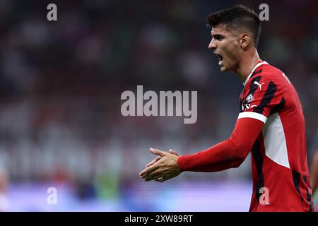 Milan, Italie. 17 août 2024. Alvaro Morata de l'AC Milan fait des gestes lors du match de Serie A entre l'AC Milan et le Torino FC au Stadio Giuseppe Meazza le 17 août 2024 à Milan, Italie . Crédit : Marco Canoniero/Alamy Live News Banque D'Images