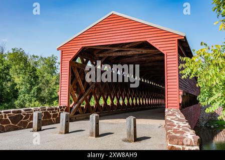 Approche du pont couvert de Sachs un après-midi d'août, Gettysburg PA USA Banque D'Images