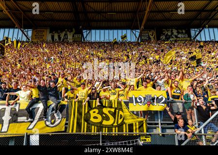 BREDA, pays-Bas. 18 août 2024. Football, stade Rat Verlegh, Néerlandais eredivisie, saison 2024/2025, pendant le match NAC - Ajax, supporters du NAC Breda crédit : Pro Shots/Alamy Live News Banque D'Images