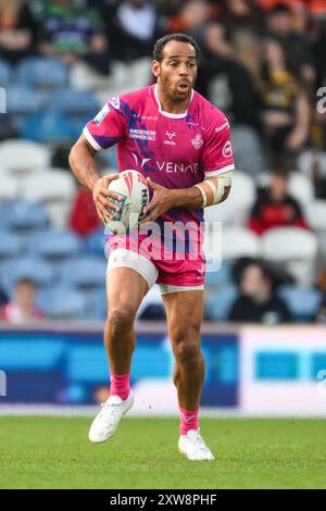 Leroy Cudjoe de Huddersfield Giants fait une pause pendant le match Magic Weekend Huddersfield Giants vs Castleford Tigers à Elland Road, Leeds, Royaume-Uni, le 18 août 2024 (photo de Craig Thomas/News images) Banque D'Images