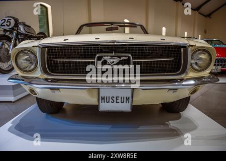 Vue avant de la Ford Mustang Convertible 1967 Banque D'Images