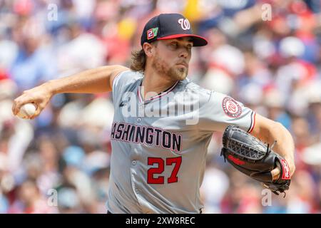 Philadelphie, États-Unis. 18 août 2024. Jake Irvin, lanceur national de Washington (27), lance lors de la première manche d'un match de baseball contre les Phillies de Philadelphie, dimanche 18 août 2024, à Philadelphie. Photo de Laurence Kesterson/UPI crédit : UPI/Alamy Live News Banque D'Images