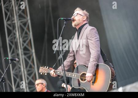 Die irisch - US-amerikanische Folk-Punk-Rock Band Flogging Molly live auf dem Highfield 2024 Gesang, Folk-Gitarre, Bodhran Dave King Mandoline, Banjo Robert Schmidt E-Bass Nathen Maxwell E-Gitarre Dennis Casey Fiddle, Tin Whistle, Uilleann Pipes, Akustische Gitarre Bridget Regan Schlagzeug Mike Alonso Akkordeon Matthew Hensley Highfield Tag 3 - Flogging Molly *** le groupe folk punk rock irlandais Flogging Molly live at Highfield 2024 chant, guitare folk, bodhran Dave King Mandolin, banjo Robert Schmidt basse électrique Nathen Maxwell guitare électrique Dennis Casey Fiddle, sifflet, uilleann pipes Banque D'Images