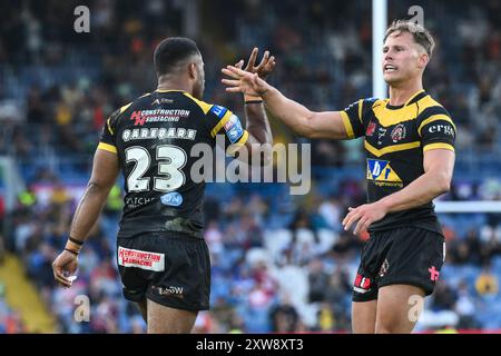 Jason Qareqare de Castleford Tigers célèbre son essai lors du match Magic Weekend Huddersfield Giants vs Castleford Tigers à Elland Road, Leeds, Royaume-Uni, le 18 août 2024 (photo de Craig Thomas/News images) Banque D'Images