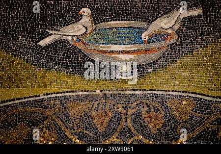 Mosaïque dans le mausolée de Galla Placidia, site du patrimoine mondial de l'UNESCO, Ravenne, Emilie-Romagne, Italie Banque D'Images