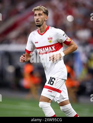 LEVERKUSEN, ALLEMAGNE - 17 AOÛT : Atakan Karazor du VFB Stuttgart en action lors du match DFL Supercup 2024 entre le Bayer 04 Leverkusen et le VfB Stuttgart le 17 août 2024 à Leverkusen, Allemagne. © diebilderwelt / Alamy Stock Banque D'Images