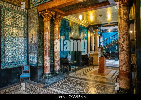 Vue sur le Narcissus Hall au Leighton House Museum Banque D'Images