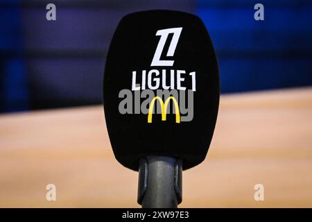 Le Havre, France, France. 16 août 2024. Illustration du microphone officiel de Ligue 1 McDonald's lors du match de Ligue 1 entre le Havre AC et le Paris Saint-Germain (PSG) au stade Oceane le 16 août 2024 au Havre. (Crédit image : © Matthieu Mirville/ZUMA Press Wire) USAGE ÉDITORIAL SEULEMENT! Non destiné à UN USAGE commercial ! Banque D'Images