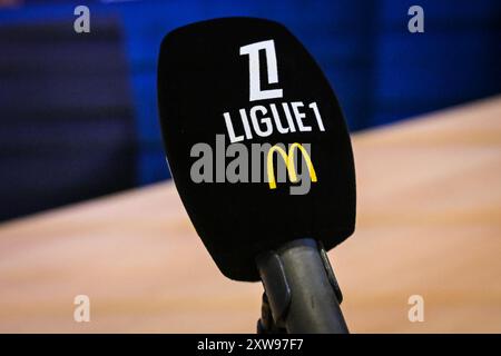 Le Havre, France, France. 16 août 2024. Illustration du microphone officiel de Ligue 1 McDonald's lors du match de Ligue 1 entre le Havre AC et le Paris Saint-Germain (PSG) au stade Oceane le 16 août 2024 au Havre. (Crédit image : © Matthieu Mirville/ZUMA Press Wire) USAGE ÉDITORIAL SEULEMENT! Non destiné à UN USAGE commercial ! Banque D'Images