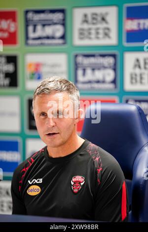 Leeds, West Yorkshire, Royaume-Uni. 18 août 2024. Super League Magic Weekend : Leigh Leopards vs Salford Red Devils à Elland Road. Paul Rowley l'entraîneur-chef des Red Devils de Salford lors de sa conférence de presse après une défaite décevante face aux Leigh Leopards au Magic Weekend 2024. Crédit James Giblin/Alamy Live News. Banque D'Images