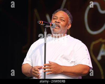 Henley-on-Thames, Royaume-Uni. 18 août 2024. Earth Wind and Fire Experience d'Al McKay se produit sur la scène du Rewind South 80s Music Festival 2024. Crédit : Uwe Deffner/Alamy Live News Banque D'Images